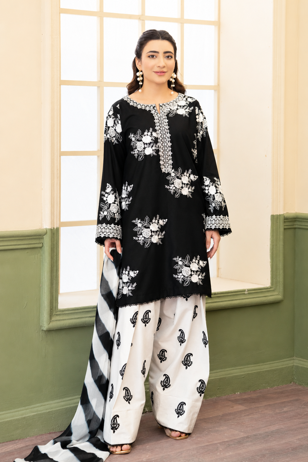 Zohra – Noir Ivory Embroidered Lawn Suit