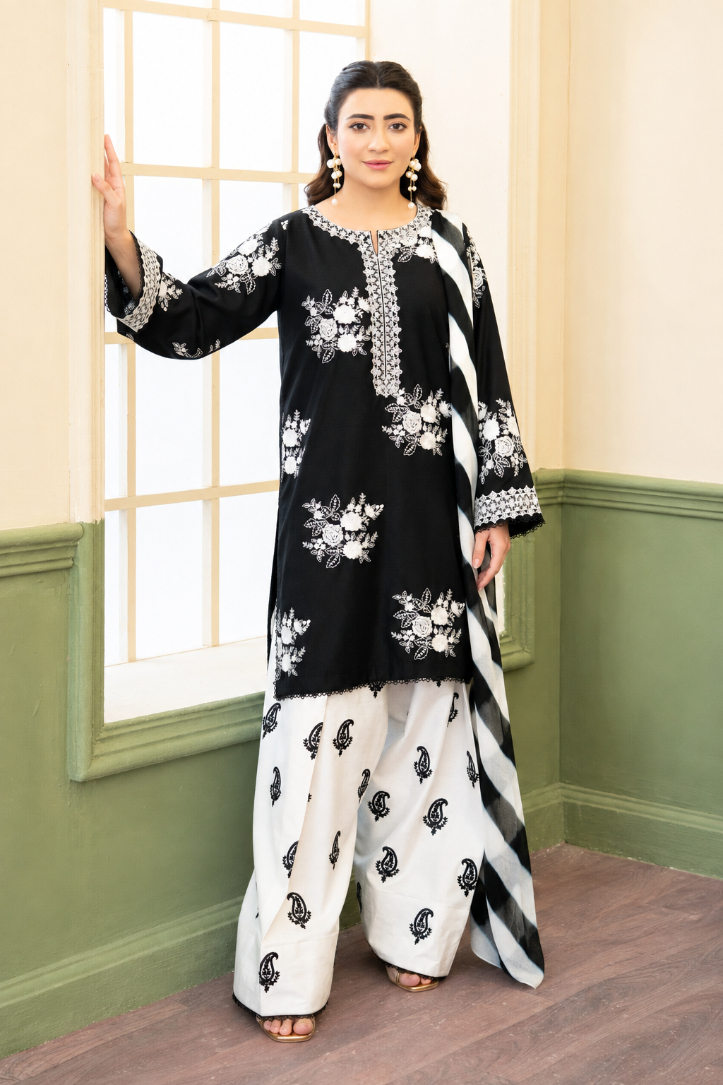 Zohra – Noir Ivory Embroidered Lawn Suit