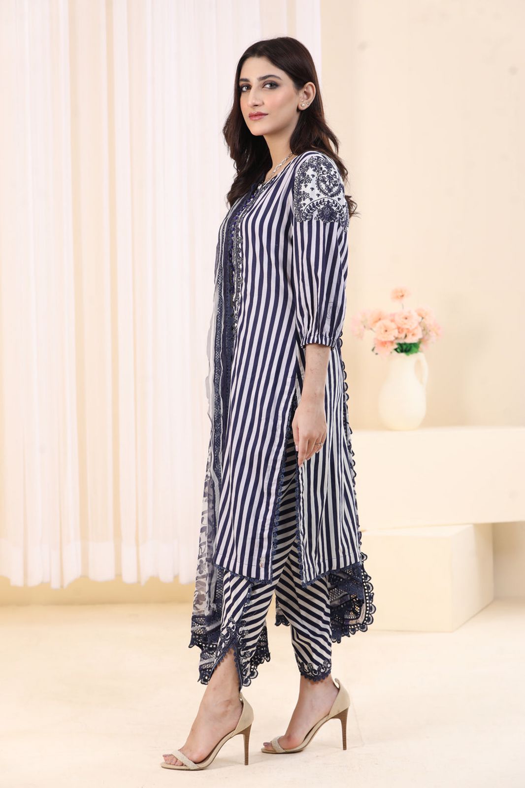 Lawn m print for women clothing (UNSTITCHED) by Kapra Collection - Kapra Collection
