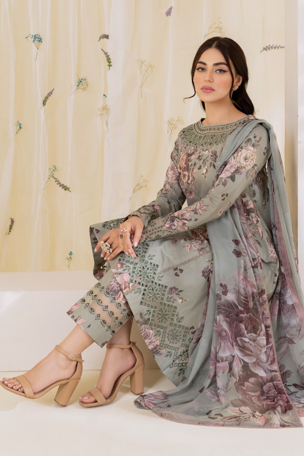 Lawn for women clothing (UNSTITCHED) by Kapra Collection - Kapra Collection