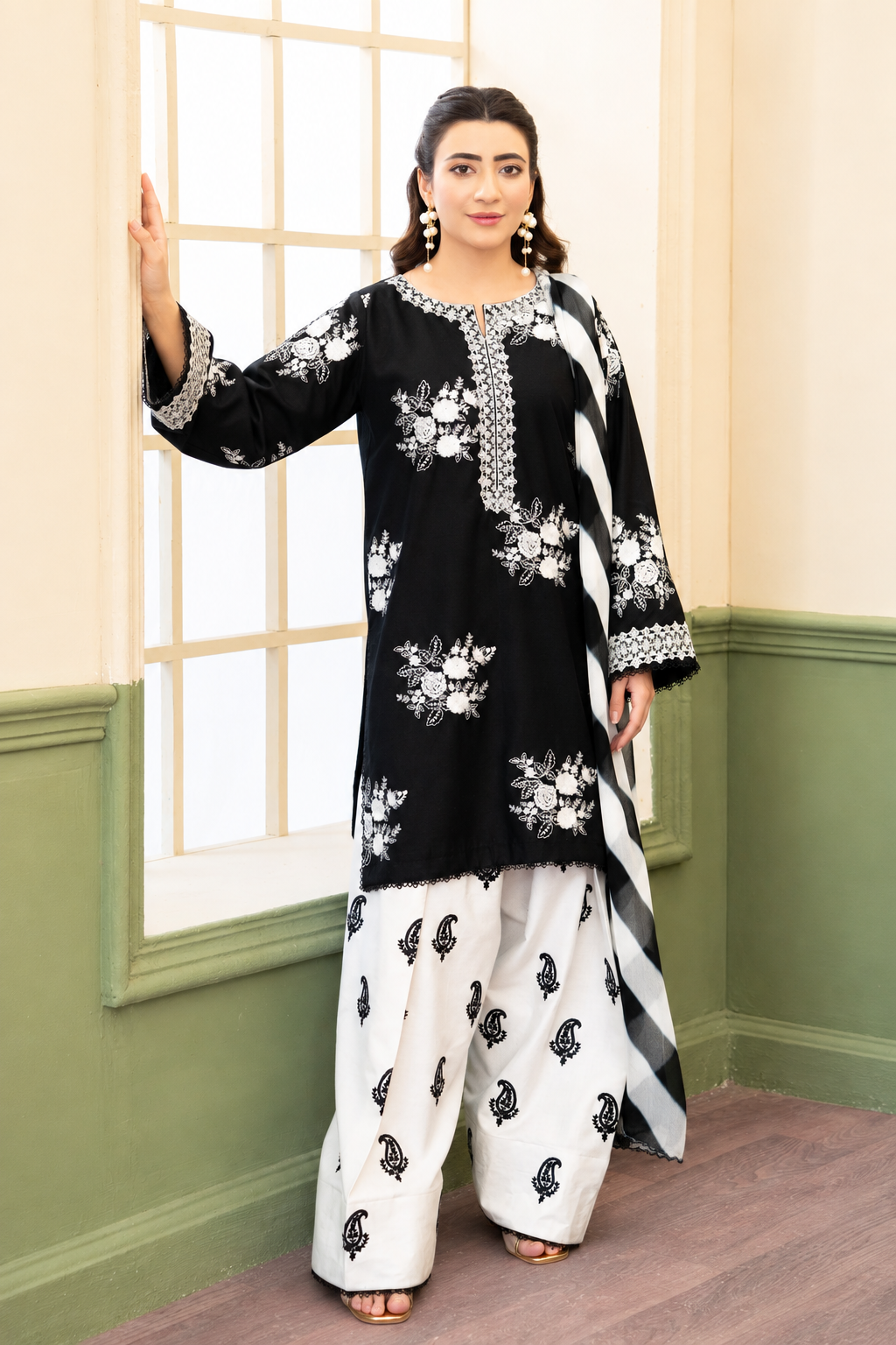 Zohra – Noir Ivory Embroidered Lawn Suit