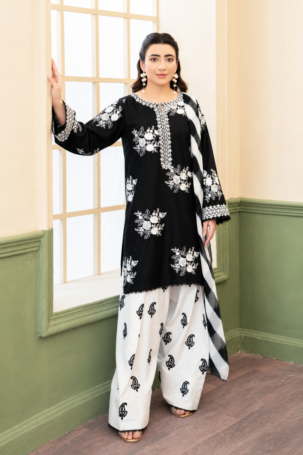Zohra – Noir Ivory Embroidered Lawn Suit