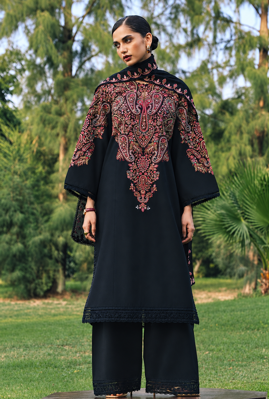 Shahmina – Noir Rose Embroidered Cotton Suit