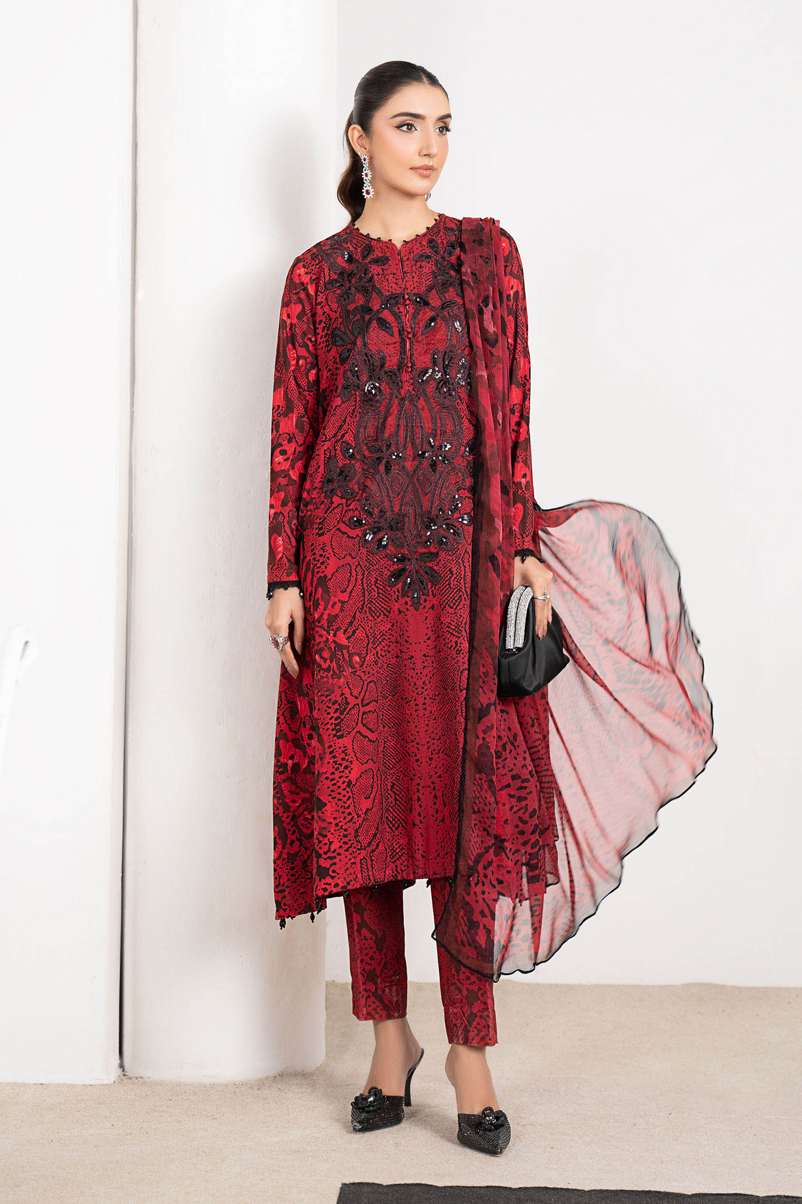 3 Piece Embroidered Lawn suit Unstitched