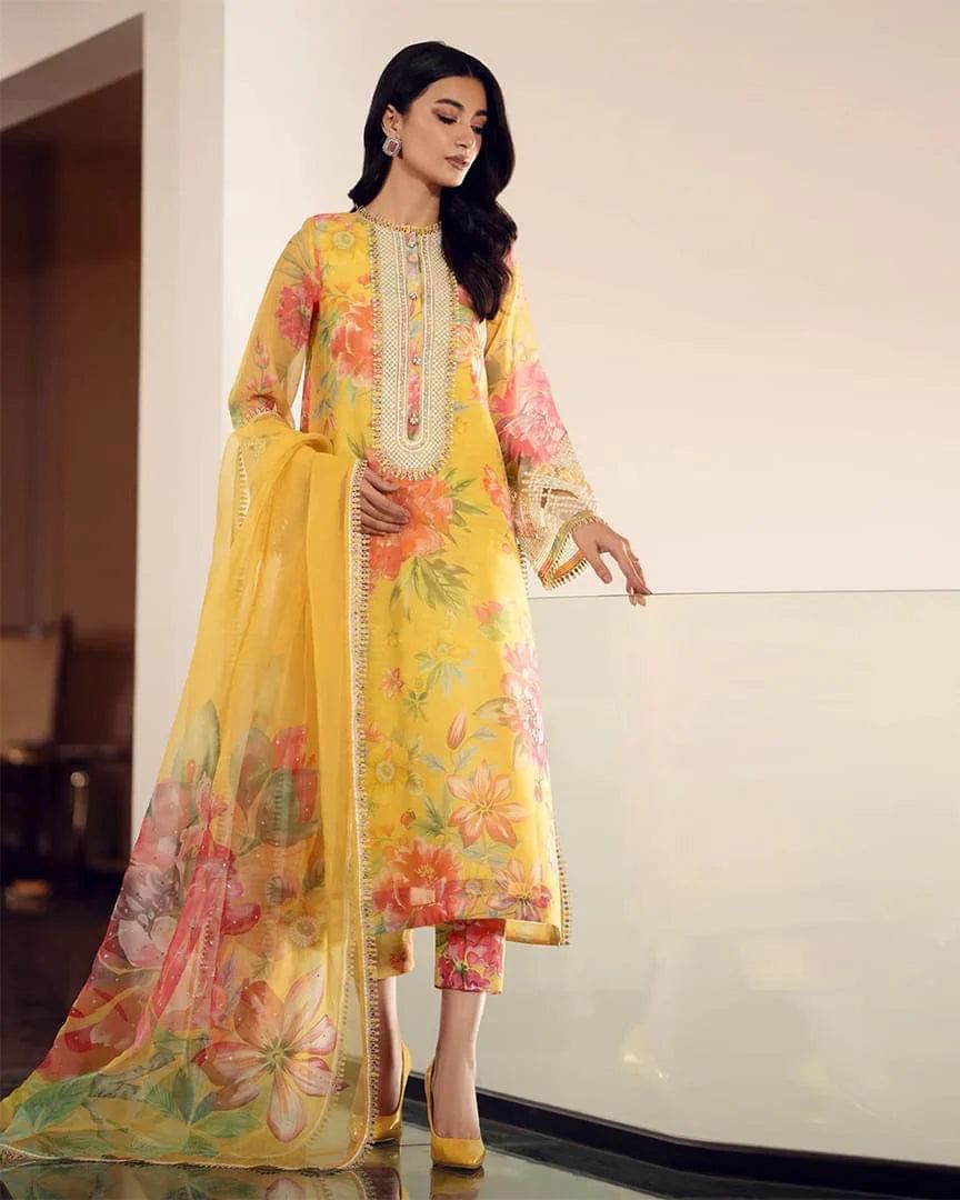Luxury 3 piece unstitched lawn digital printed suit - Kapra Collection