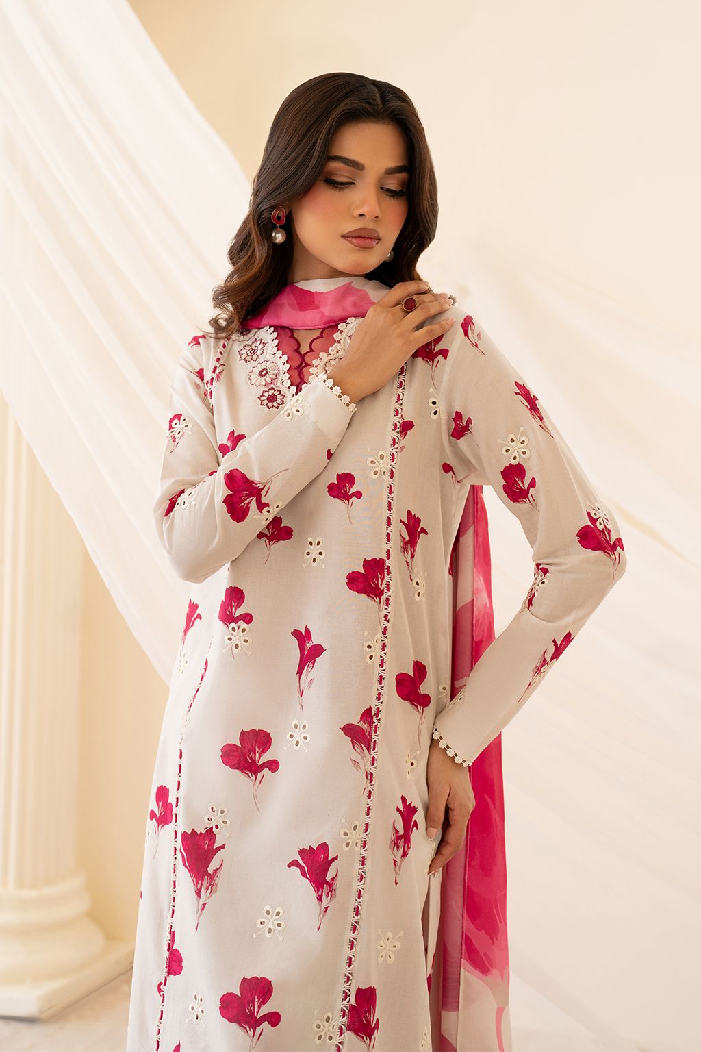 Iznik Lawn Embroidered Chikan 3 piece Dres