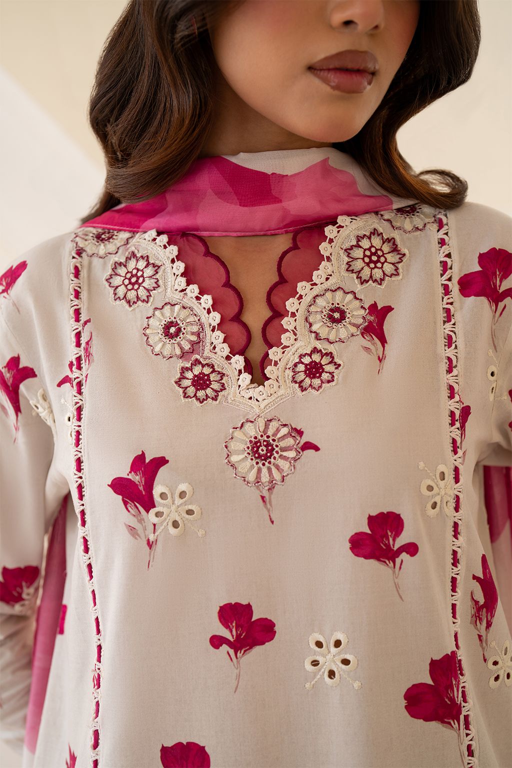 Iznik Lawn Embroidered Chikan 3 piece Dres