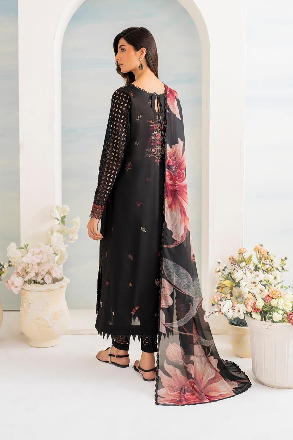 A high-quality lawn suit featuring: - Kapra Collection